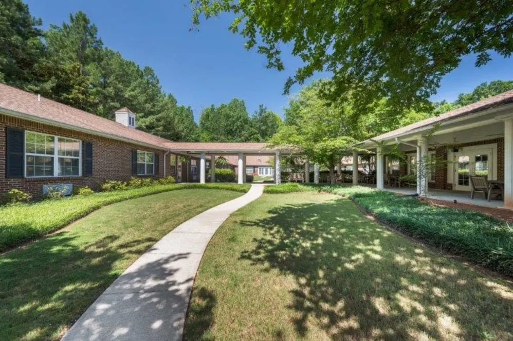 Briar Glen courtyard and covered porch